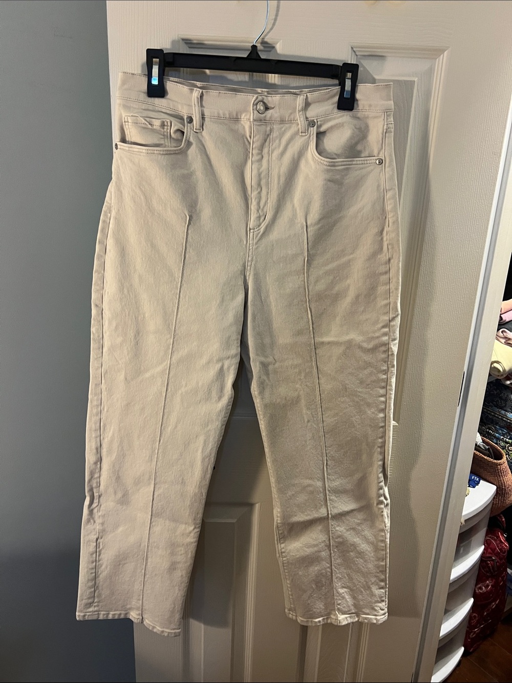 LOFT Cropped Ankle Jeans in Light Beige; Size 10